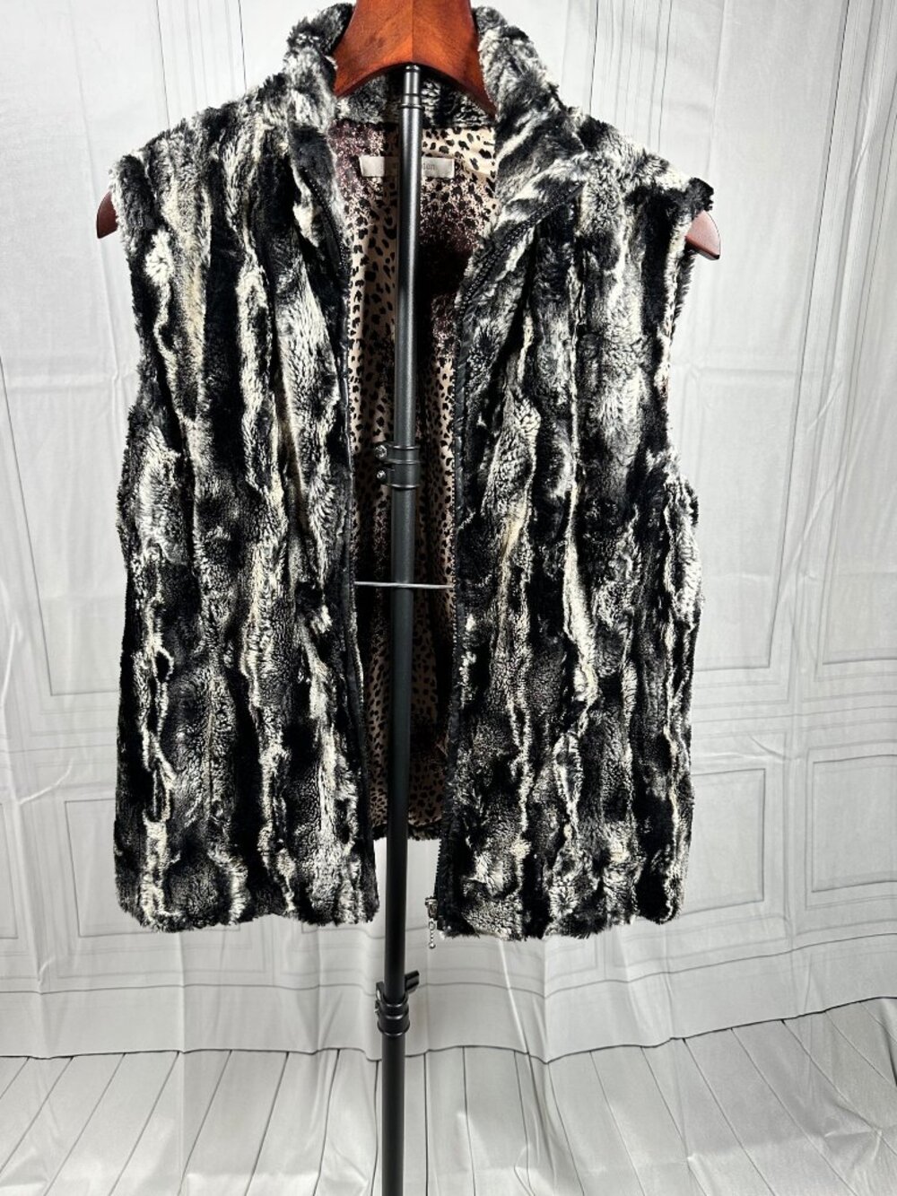 erin london faux fur vest medium black white gray reversible polyester